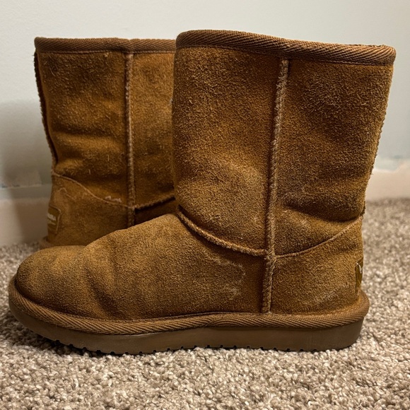 Koolaburra Tan Suede Boots with Treaded Sole - Picture 5 of 7